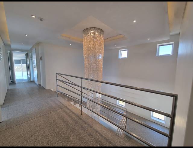 2,111M² OFFICE FOR SALE IN LAGOON BEACH